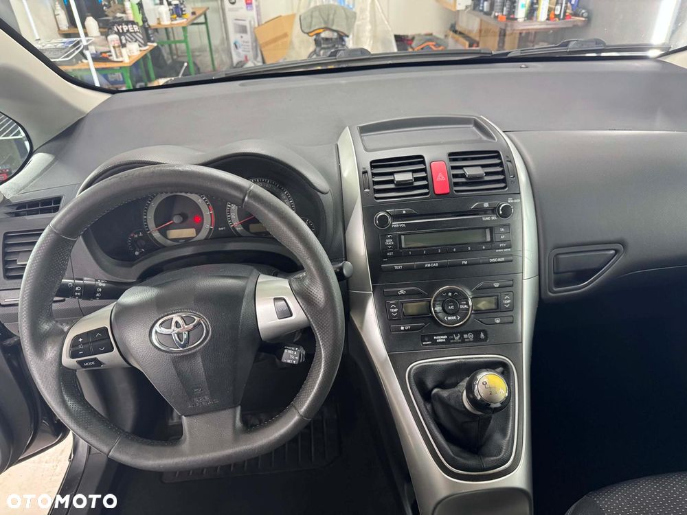 Toyota Auris - 16