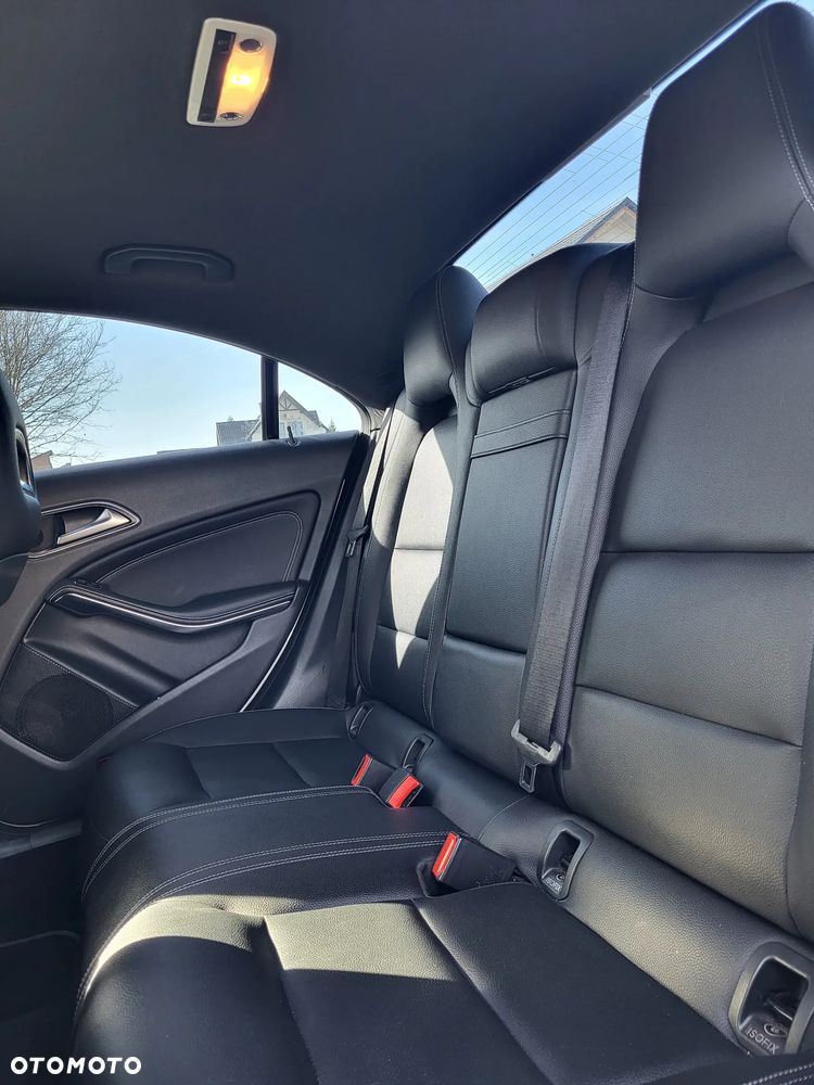Mercedes-Benz CLA 250 7G-DCT Peak Edition - 17