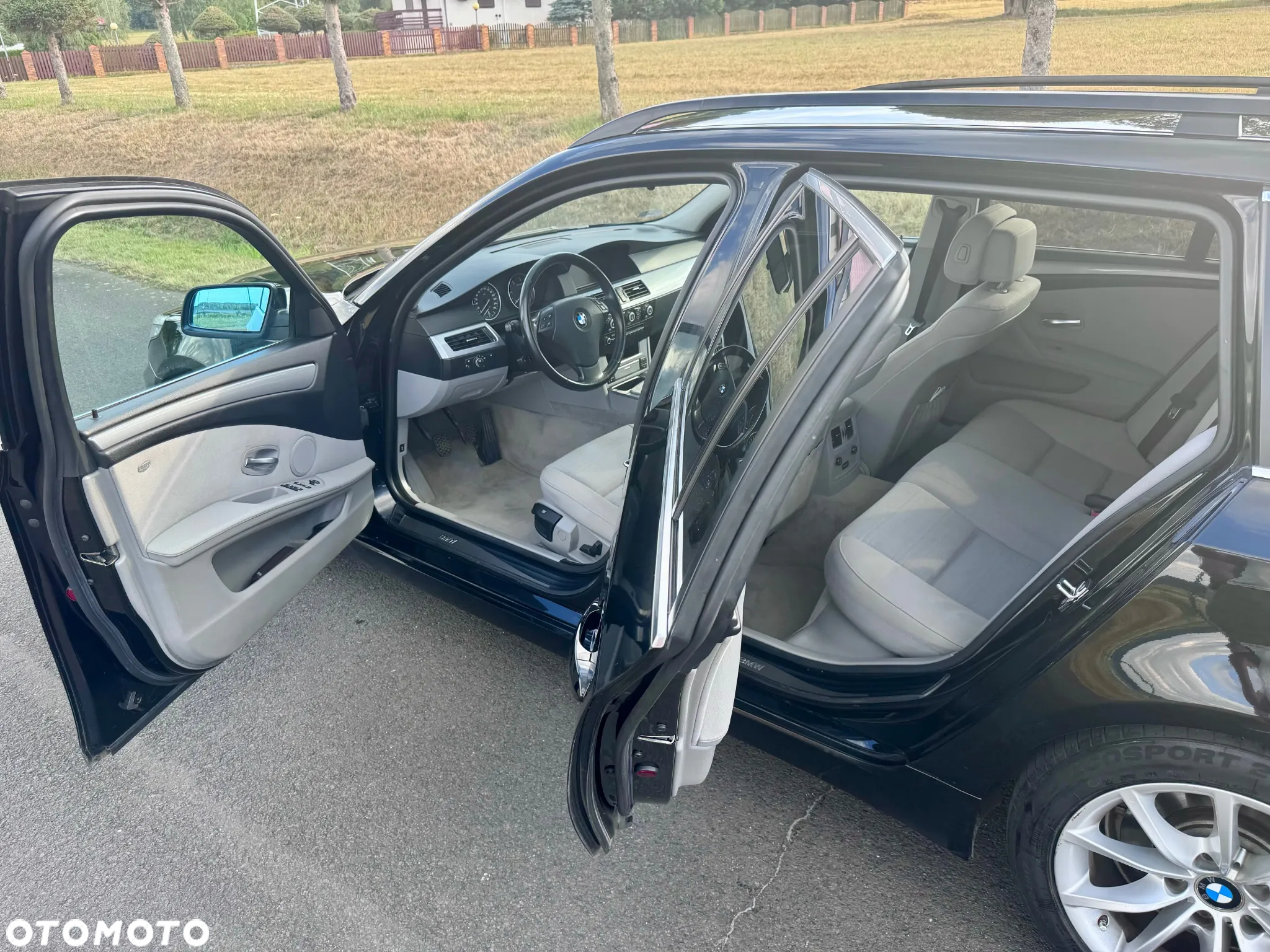 BMW Seria 5 520d Touring - 13