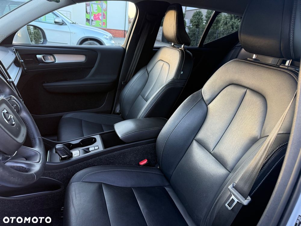 Volvo XC 40 T5 AWD Momentum Pro - 32