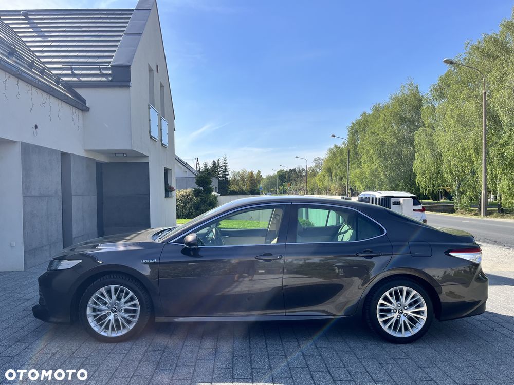 Toyota Camry 2.5 Hybrid Executive CVT - 6