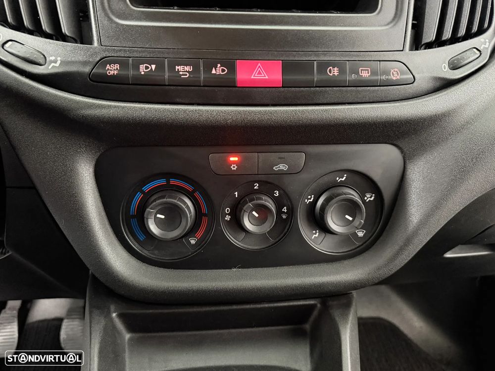 Fiat DOBLO CARGO 1.3 M-JET 95 CV - 3 LUGARES - IVA DEDUTIVÉL - 31