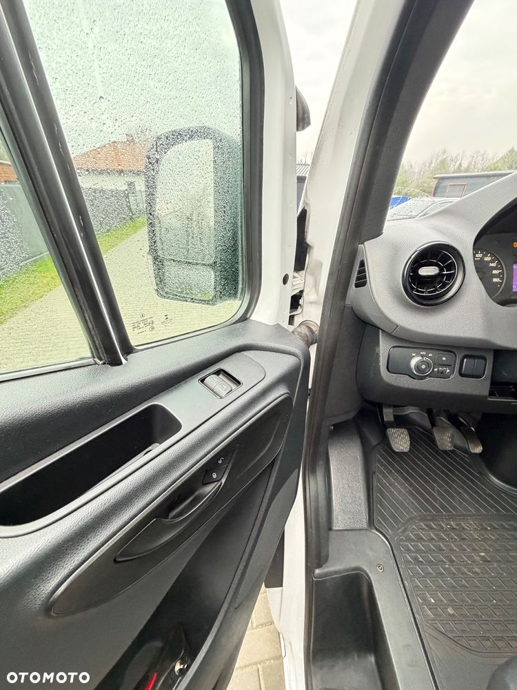 Mercedes-Benz Sprinter - 15