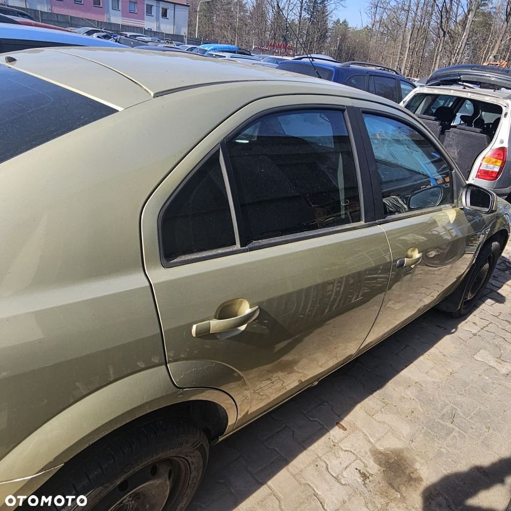 FORD MONDEO hatchback 2006r 2,0 D 85 kW / 116 (kod lak: Y6) pojazd na części: maska, zderzak, drzwi, szyby, lusterka, chłodnica ... - 10