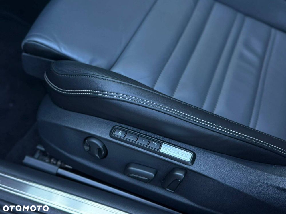 Volkswagen Passat 2.0 TDI EVO Essence DSG - 35