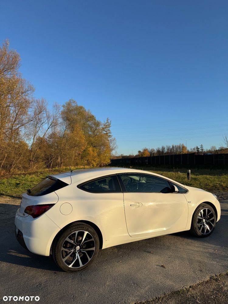 Opel Astra IV GTC 1.4 T Sport - 2