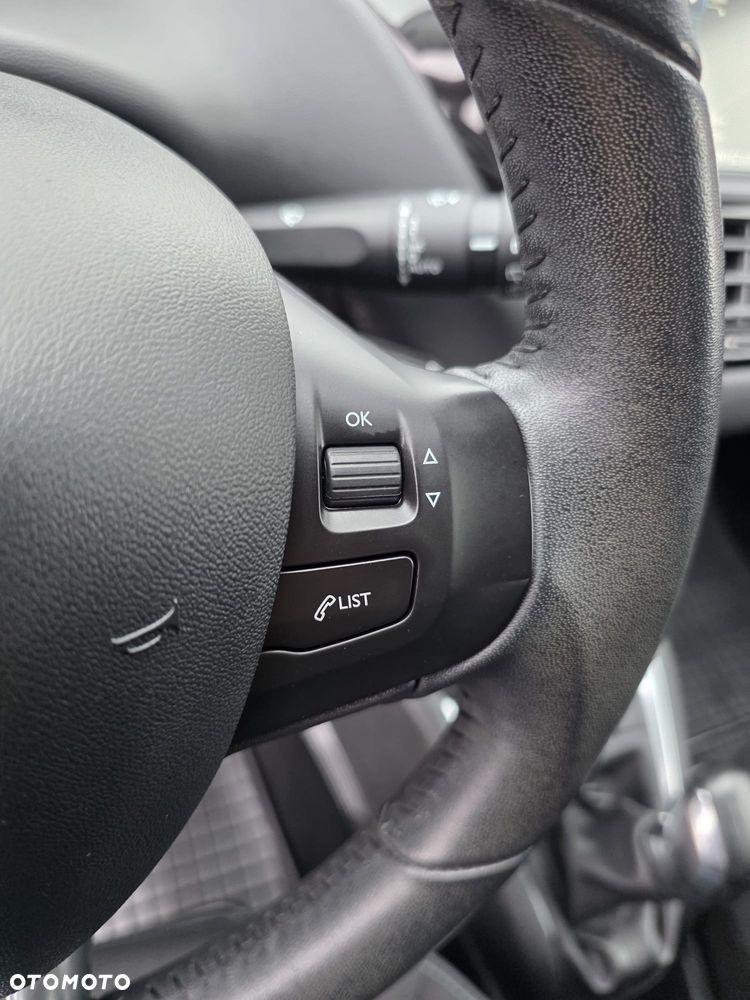 Peugeot 208 1.6 VTi Allure - 29