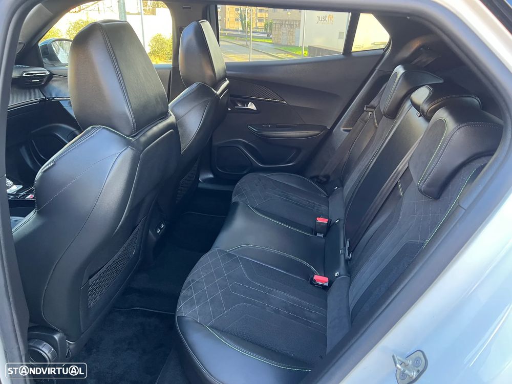 Peugeot 2008 1.2 PureTech GT EAT8 - 19