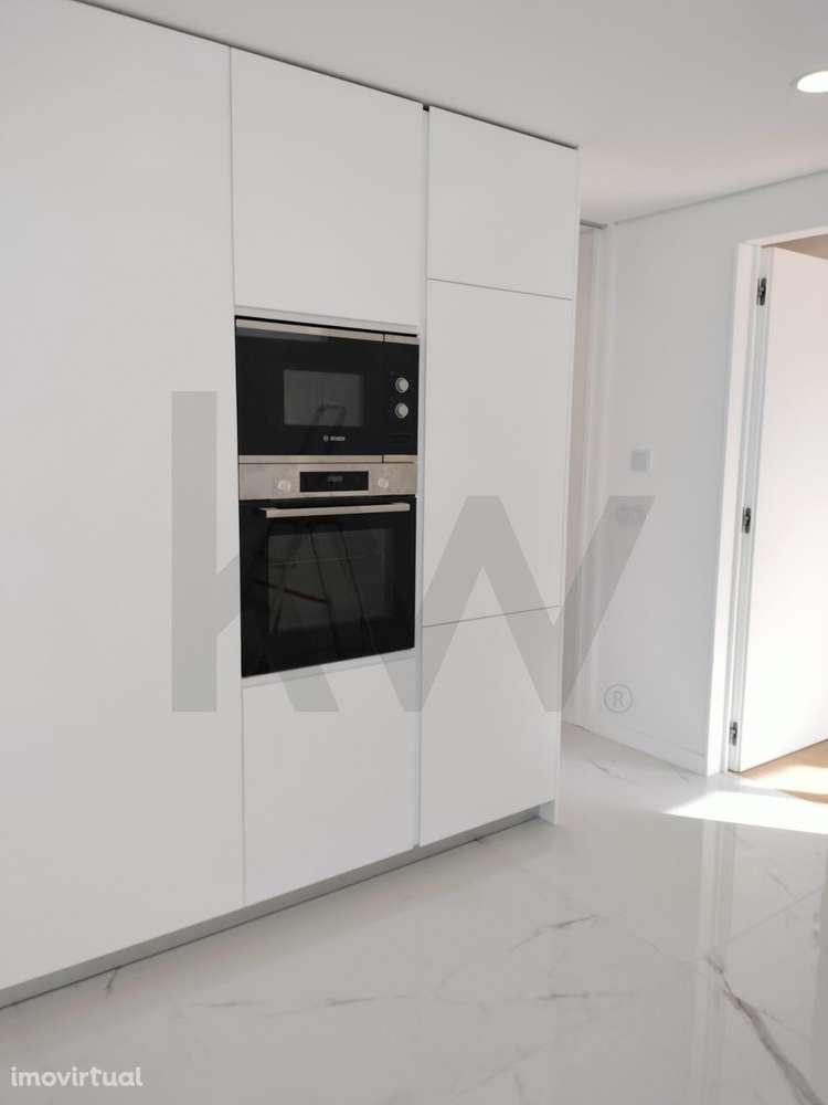 T3 de Luxo na Avenida da Boavista: Design Moderno e Conforto Absoluto - Grande imagem: 2/17