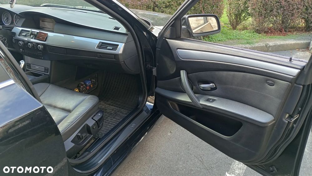 BMW Seria 5 523i - 11