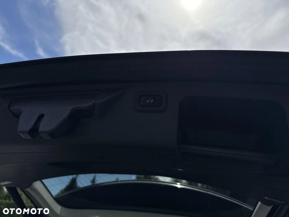 Land Rover Discovery Sport 2.0 P200 mHEV HSE - 17