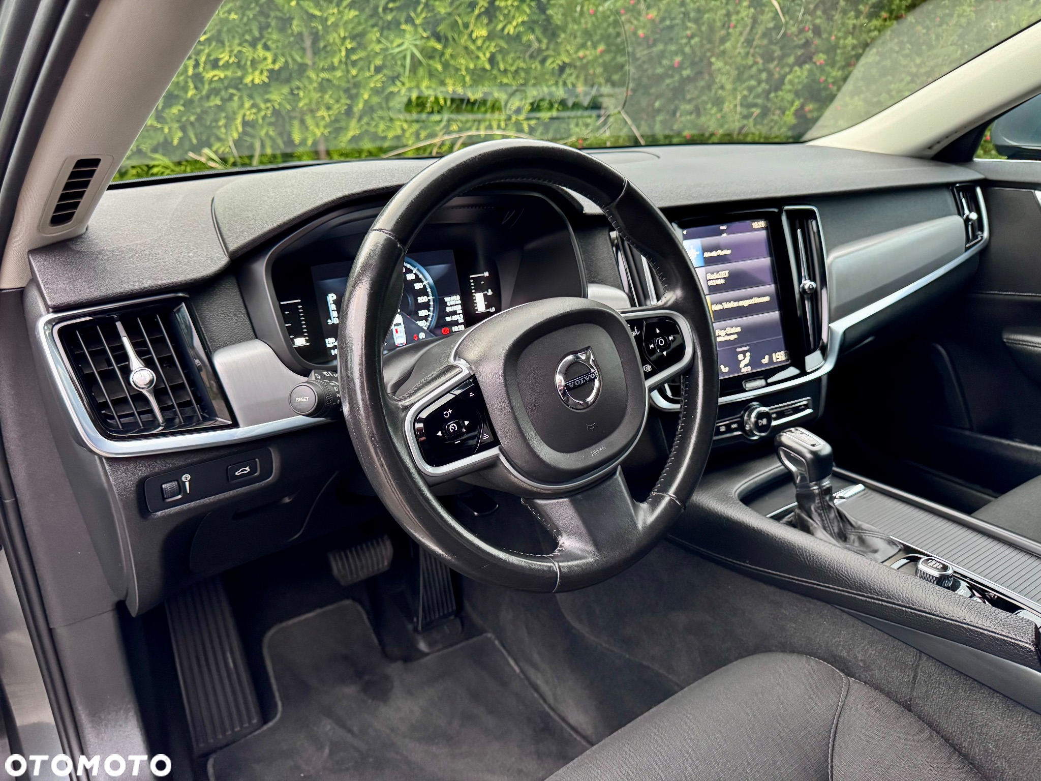 Volvo V90 D3 Geartronic Momentum Pro - 29