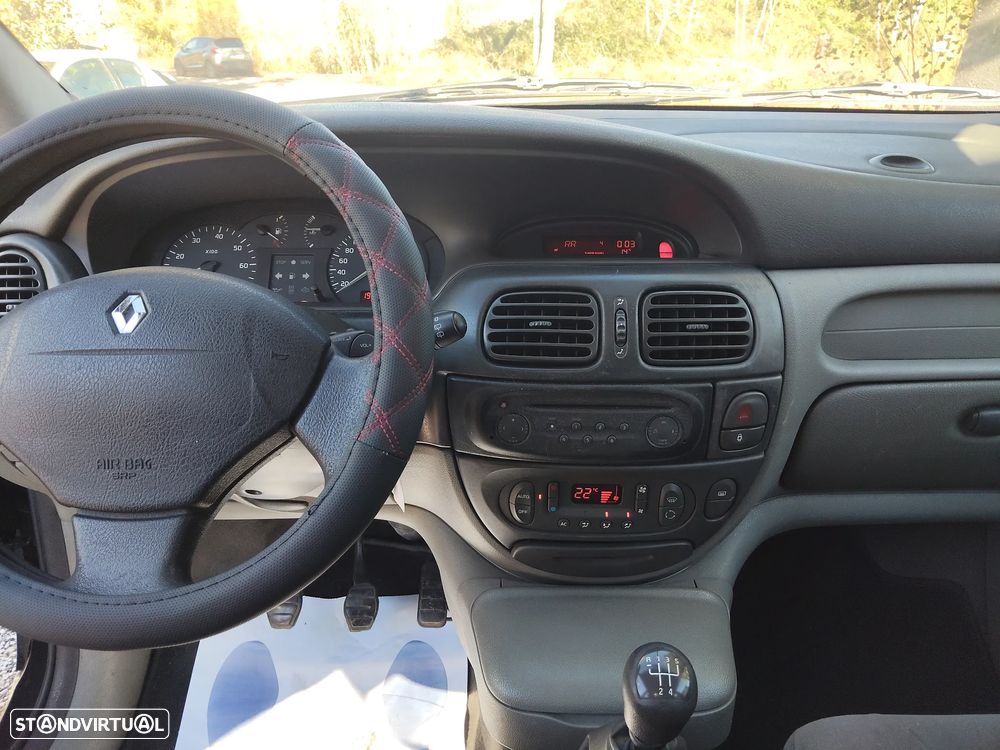 Renault Scénic 1.4 16V Conquest - 11