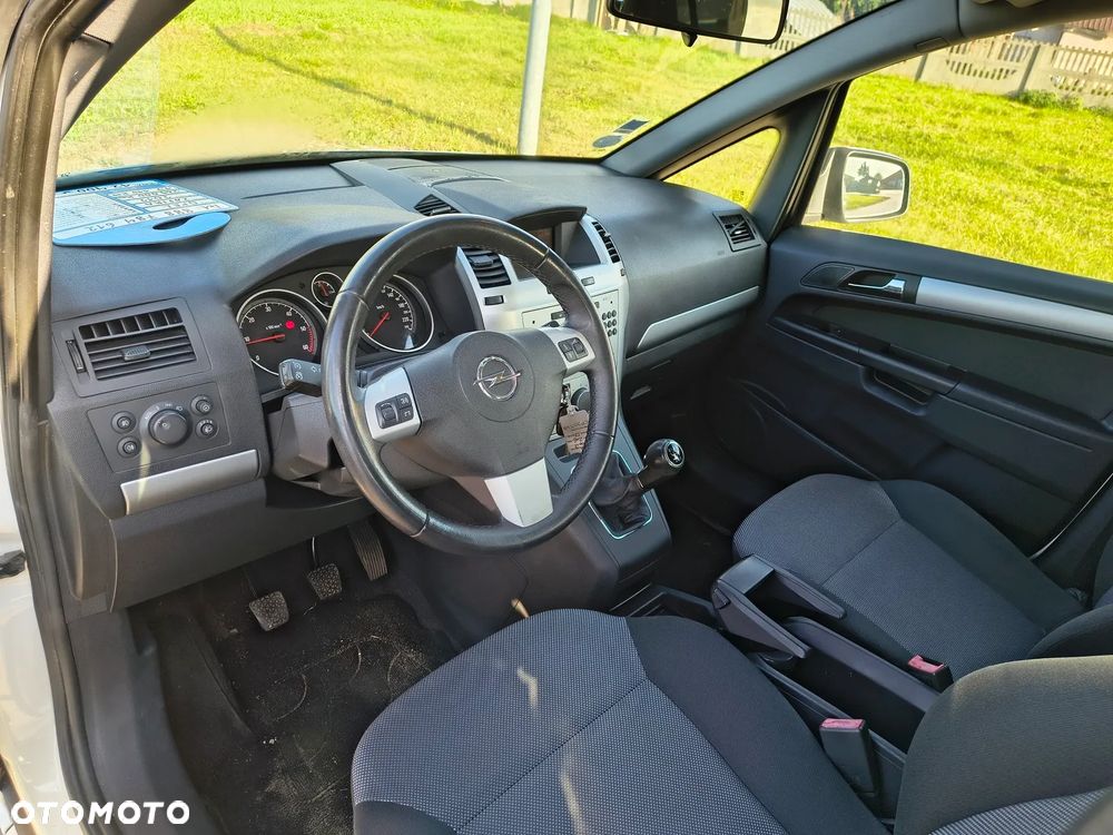 Opel Zafira - 11