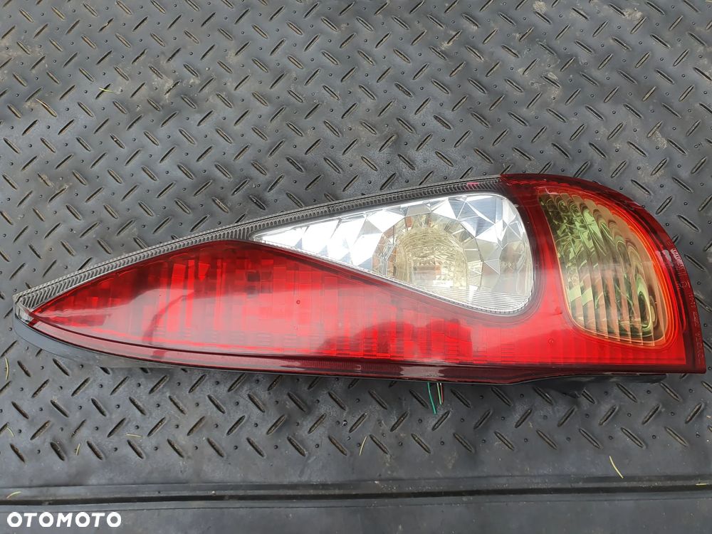 TOYOTA YARIS VERSO LIFT LAMPA PRAWA TYŁ TYLNIA EUROPA + WTYCZKA INSTALACJA - 2