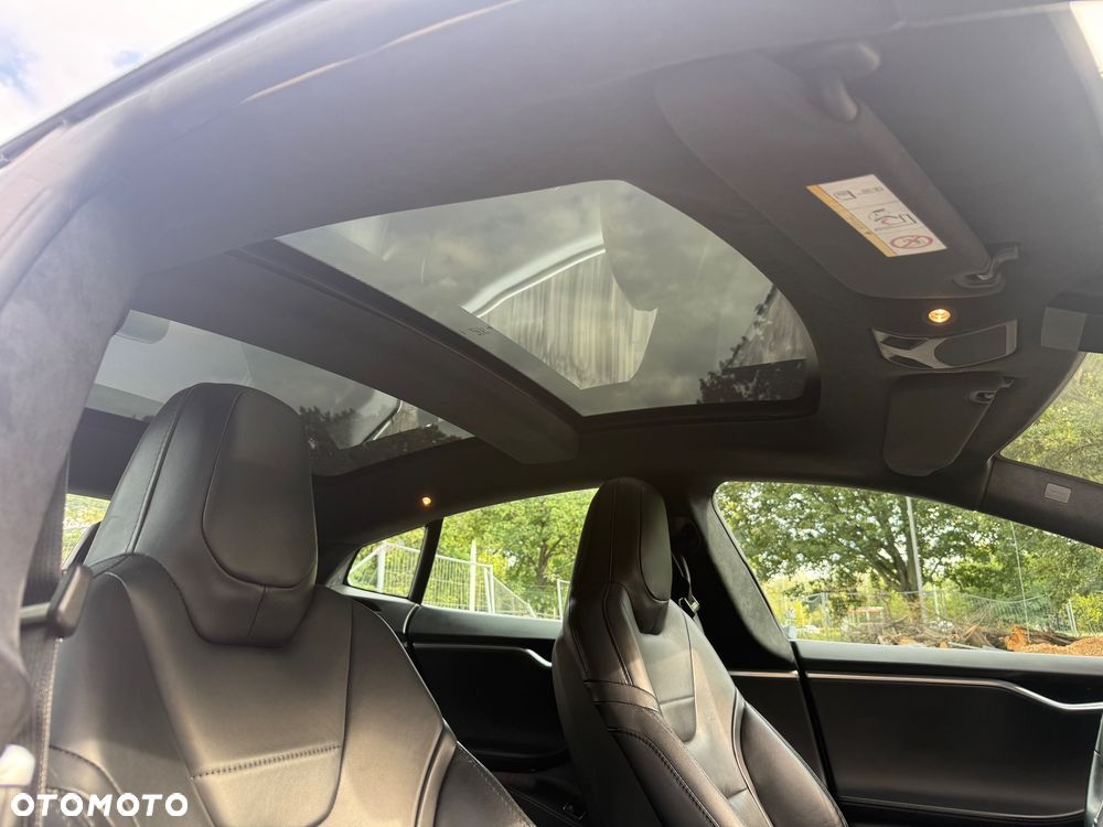 Tesla Model S - 10