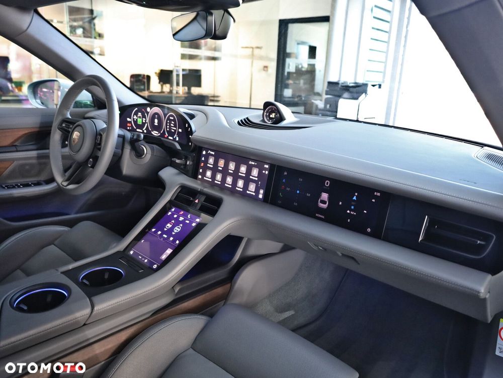 Porsche Taycan - 10