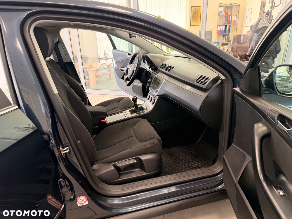 Volkswagen Passat - 22