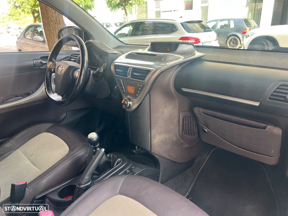 Toyota iQ 1.0 VVT-i Essential+AC - 19