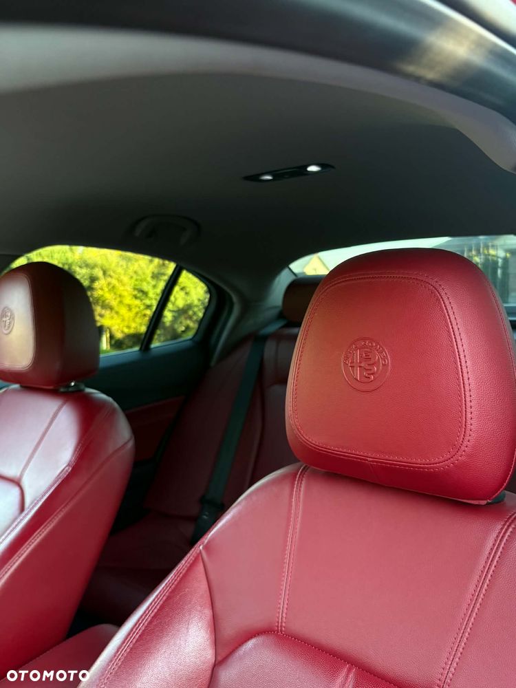 Alfa Romeo Giulia 2.0 Turbo Veloce - 11
