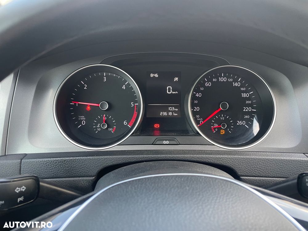 Volkswagen Golf - 22