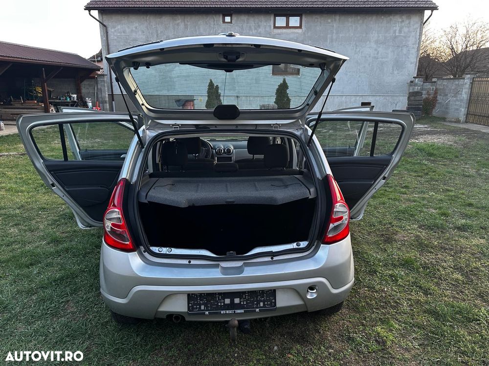 Dacia Sandero 1.2 16V - 8