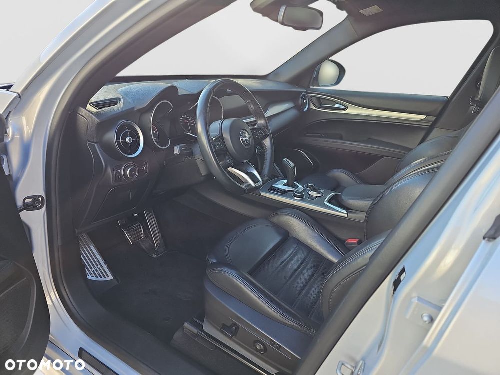 Alfa Romeo Stelvio 2.0 Turbo Veloce TI Q4 - 10