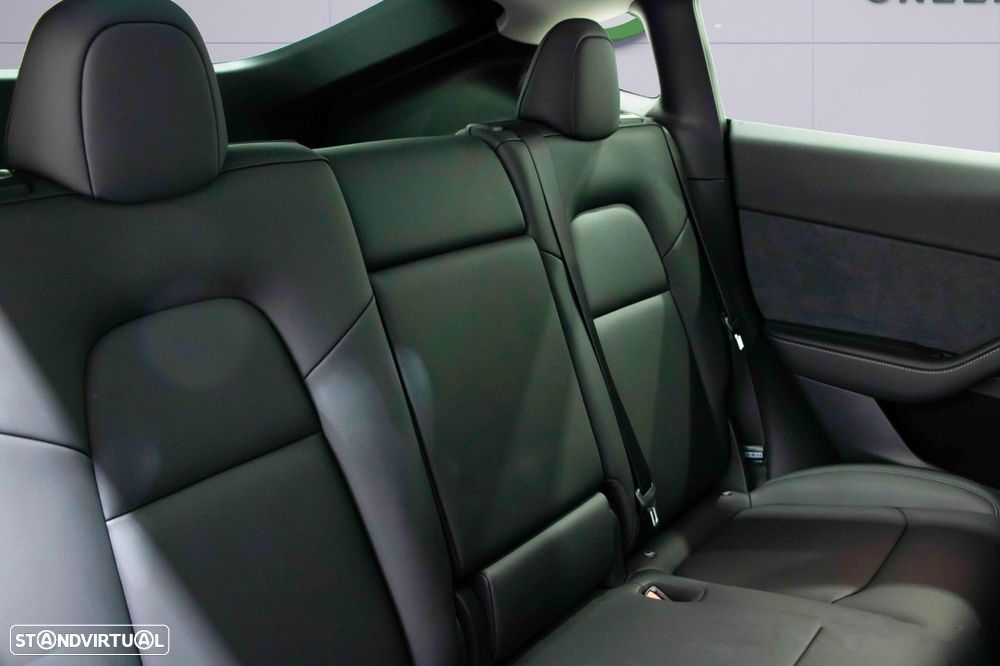 Tesla Model Y Long Range Dual Motor AWD - 11