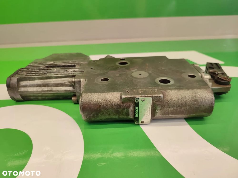 Sekcja rozdzielacza 0521610563 Bosch G916961022014 Fendt 716 Vario - 5