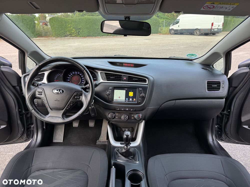 Kia Ceed 1.6 GDI ISG Platinum Edition - 33