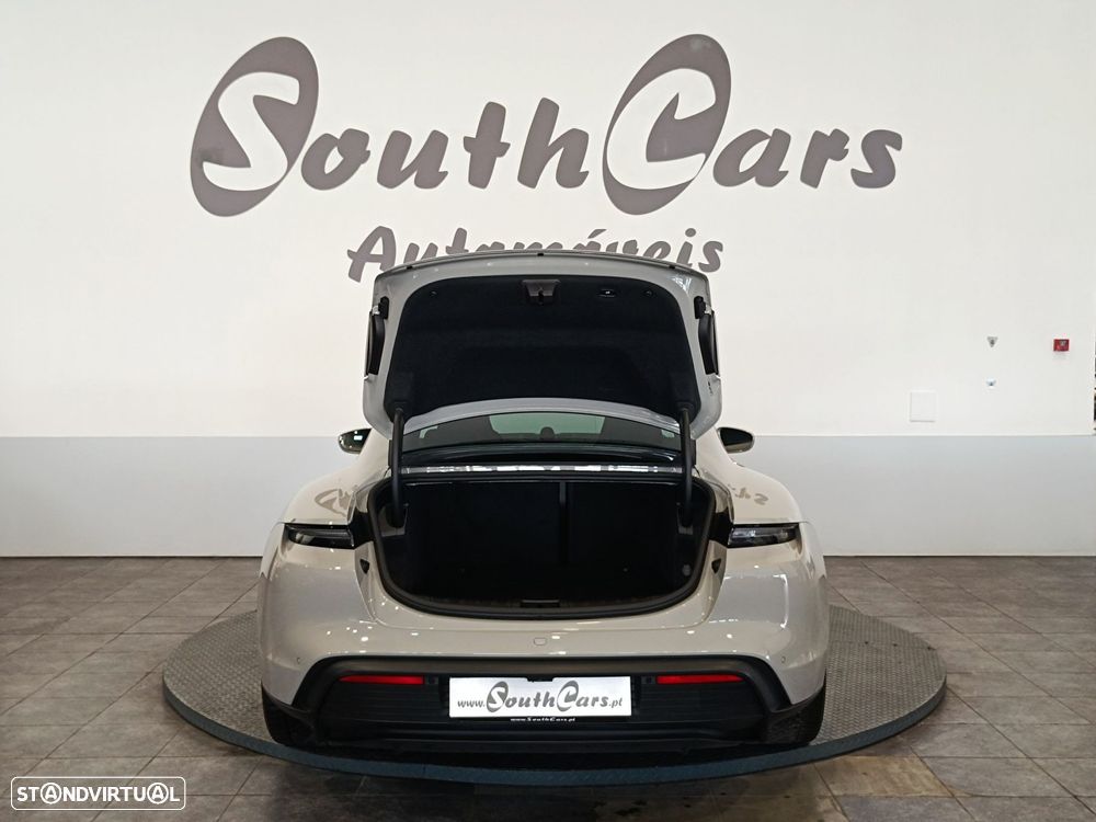 Porsche Taycan 4 - 6