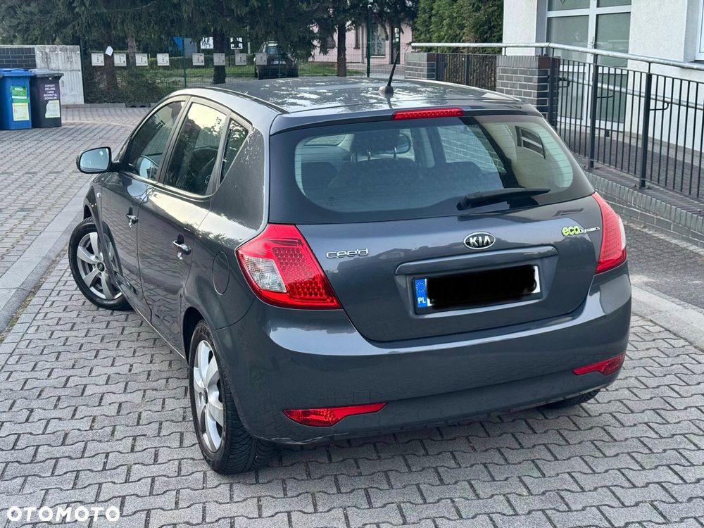 Kia Ceed 2010 photo 5