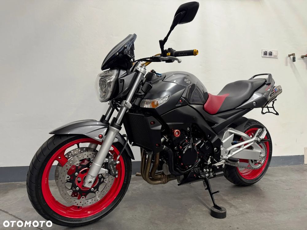 Suzuki GSR - 6