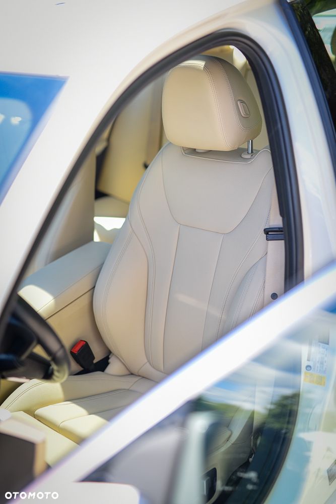 BMW Seria 3 330i Sport Line sport - 20