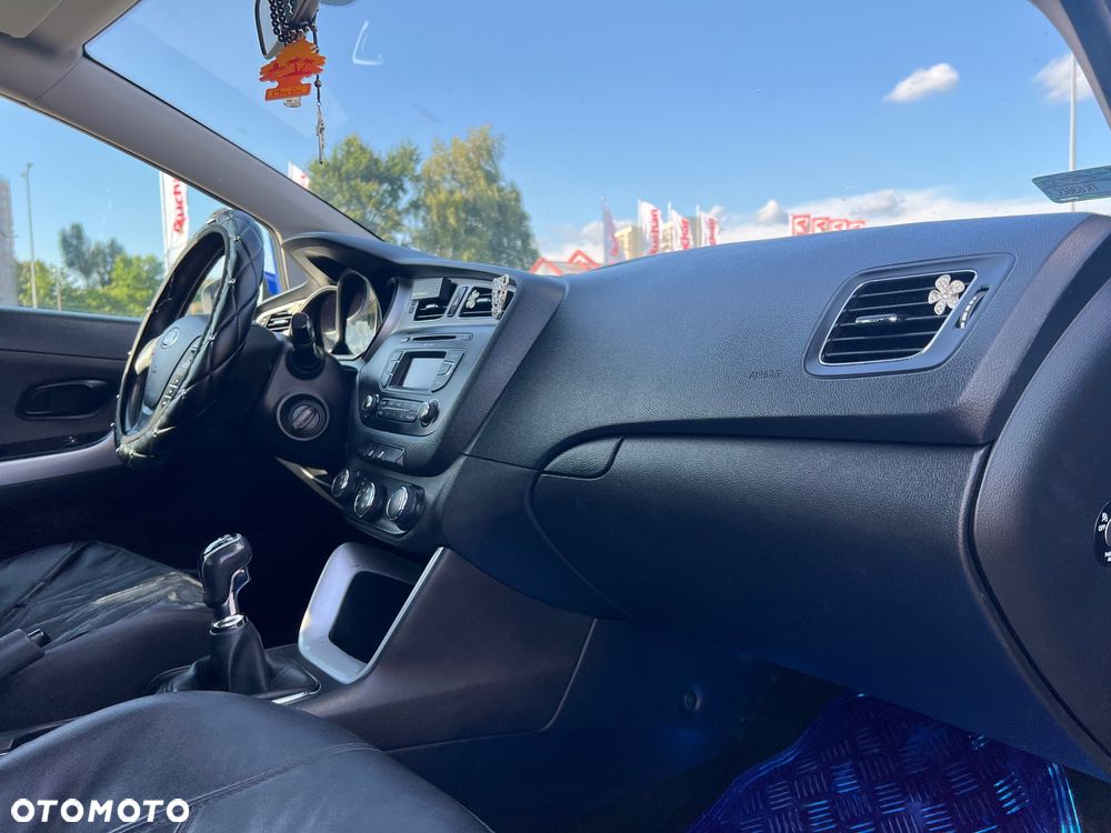Kia Ceed - 16