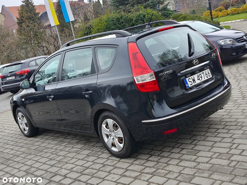 Hyundai i30 1.6 Seasons - 16