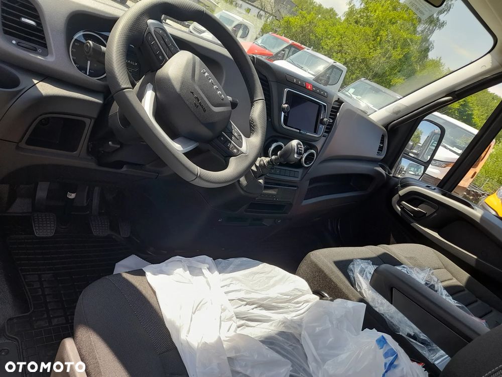 Iveco DAILY 70C18 72C18 --NOWY-- dmc 7,2T 180Koni MROŹNIA chłodnia kontener SYPIALNIA  model PRZED liftingiem!!! bez radarów bez wagi!!! - 7