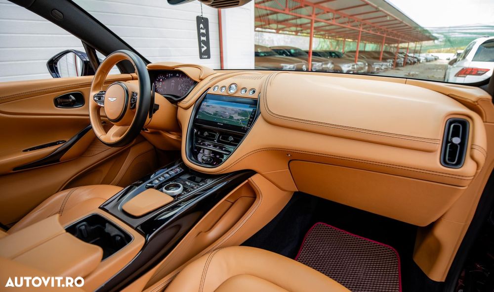 Aston Martin DBX - 16