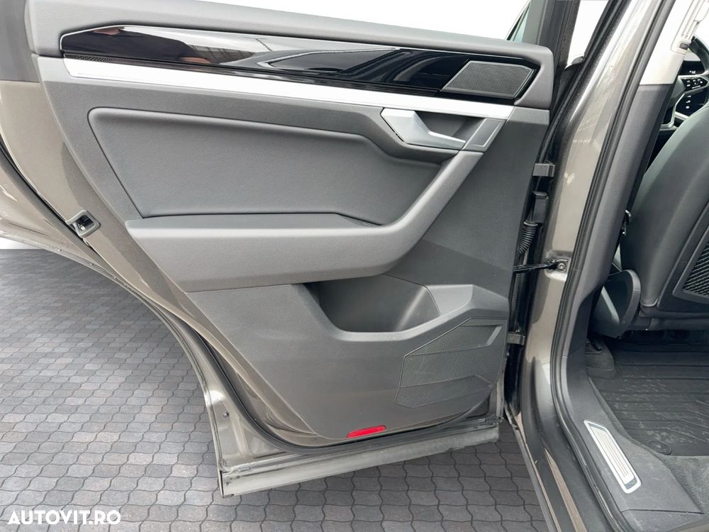 Volkswagen Touareg V6 TDI 4MOTION Elegance - 30