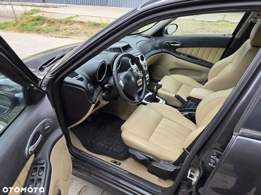 Alfa Romeo 156 1.9 JTD Distinctive - 11