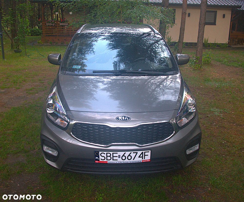 Kia Carens - 4
