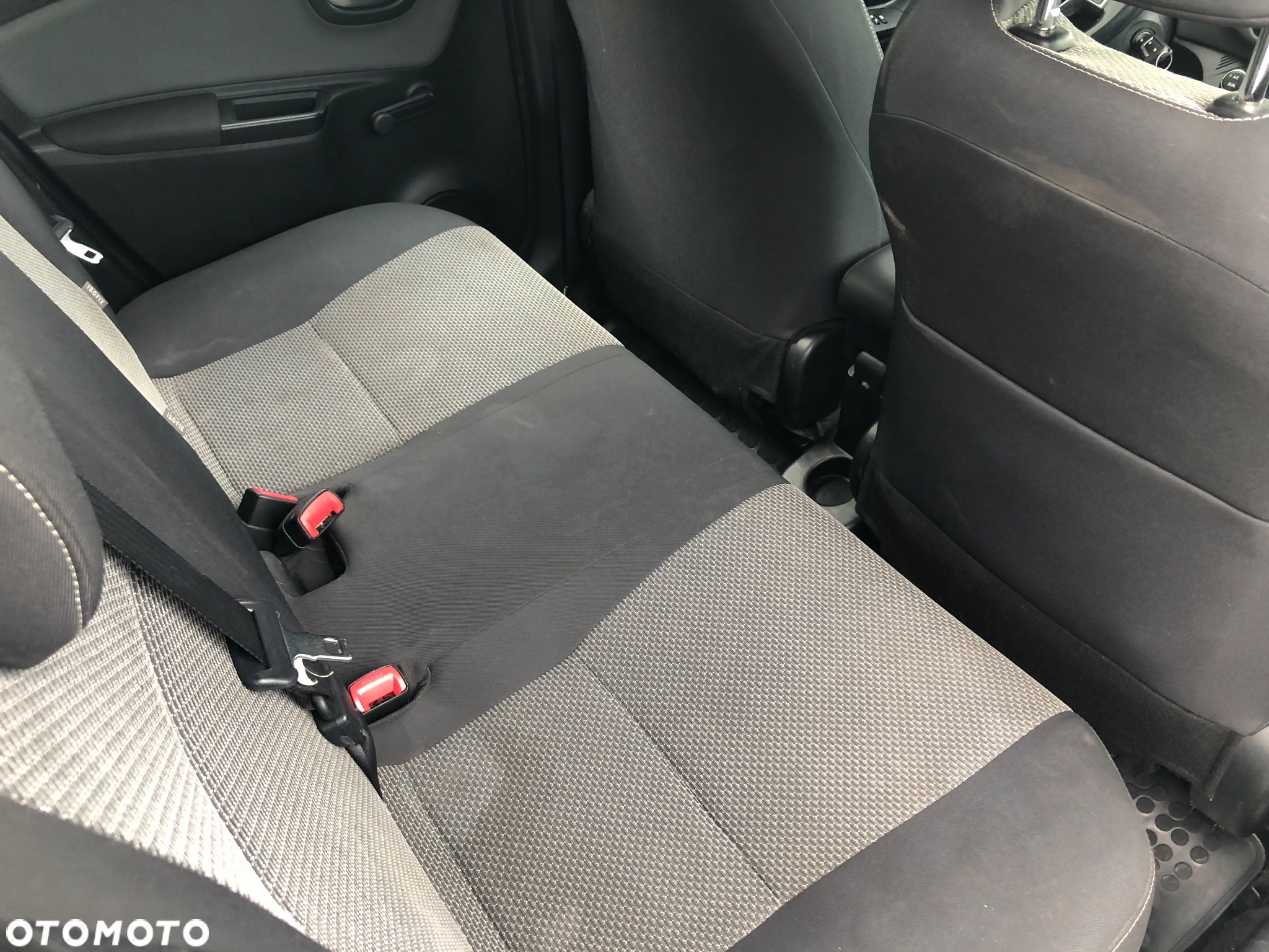 Toyota Yaris Hybrid 100 Premium - 14