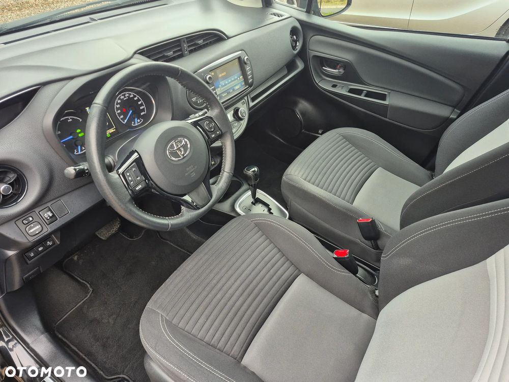 Toyota Yaris Hybrid 100 Premium - 27