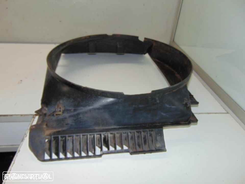 Mercedes W123 - caixa da ventoinha do motor - 1