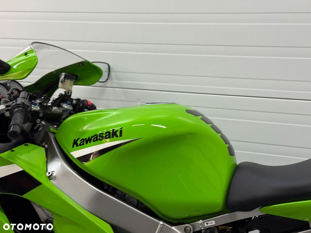 Kawasaki ZXR - 24