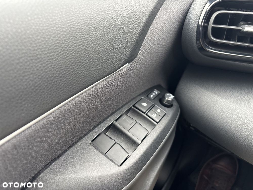 Toyota Yaris Cross Hybrid 1.5 Comfort 4x4 - 19