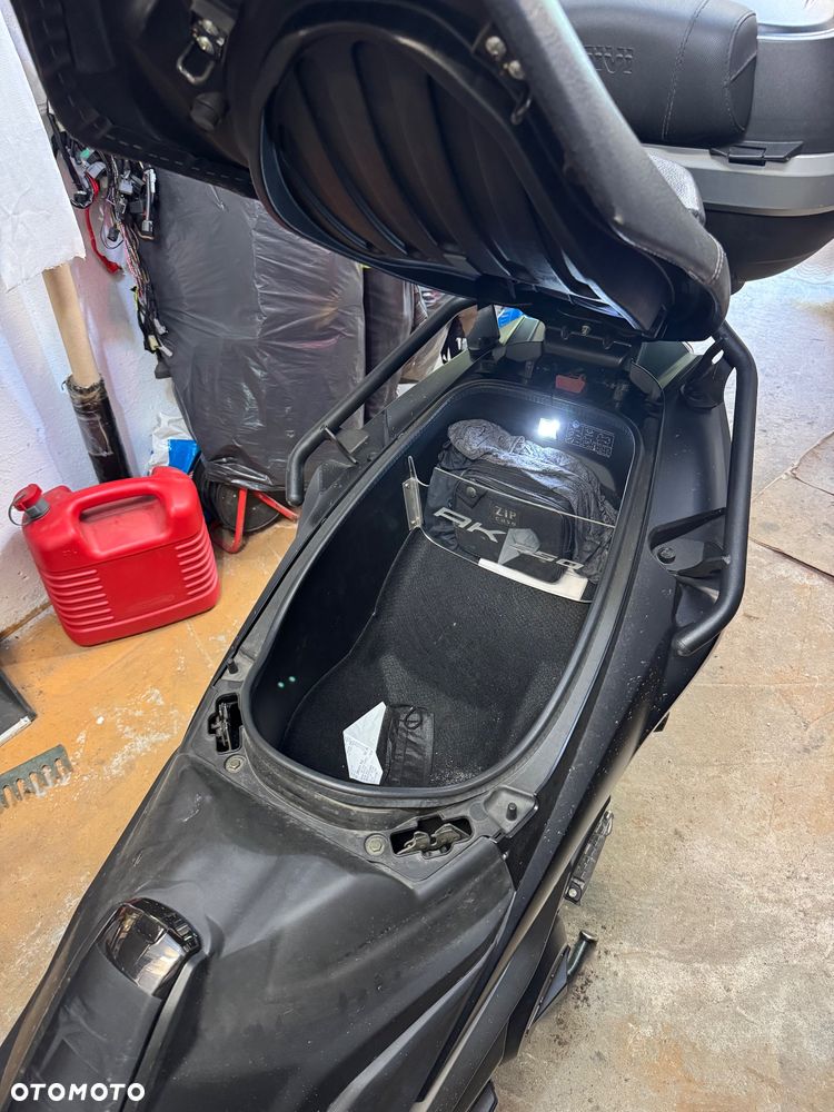 Kymco AK 550 - 4