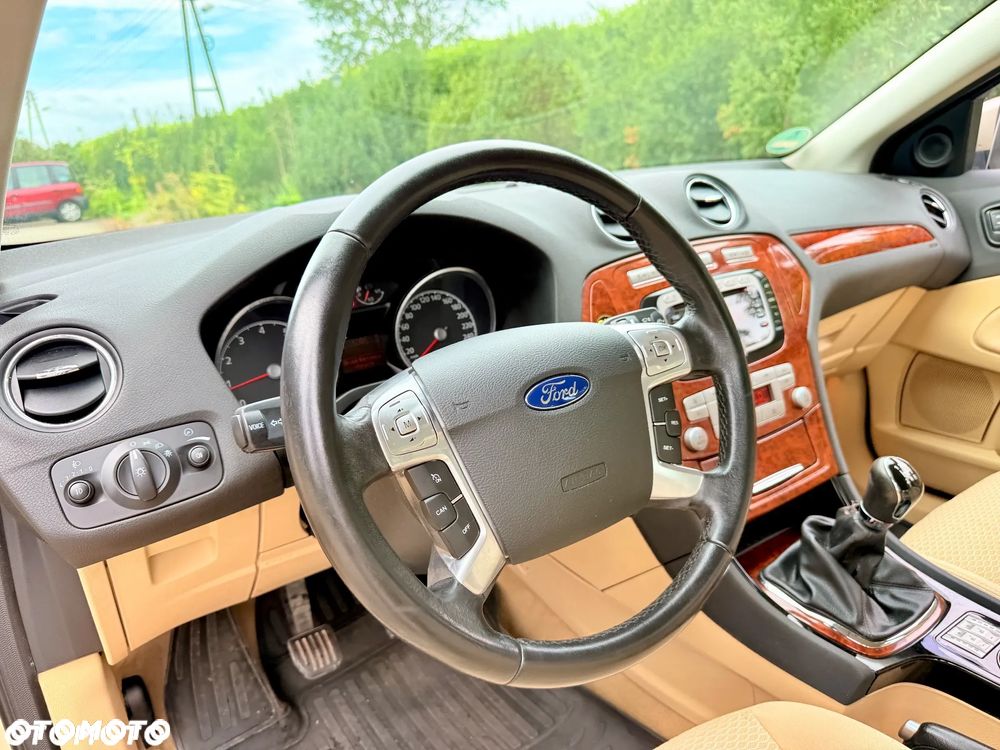 Ford Mondeo 2.0 FF Ghia - 7