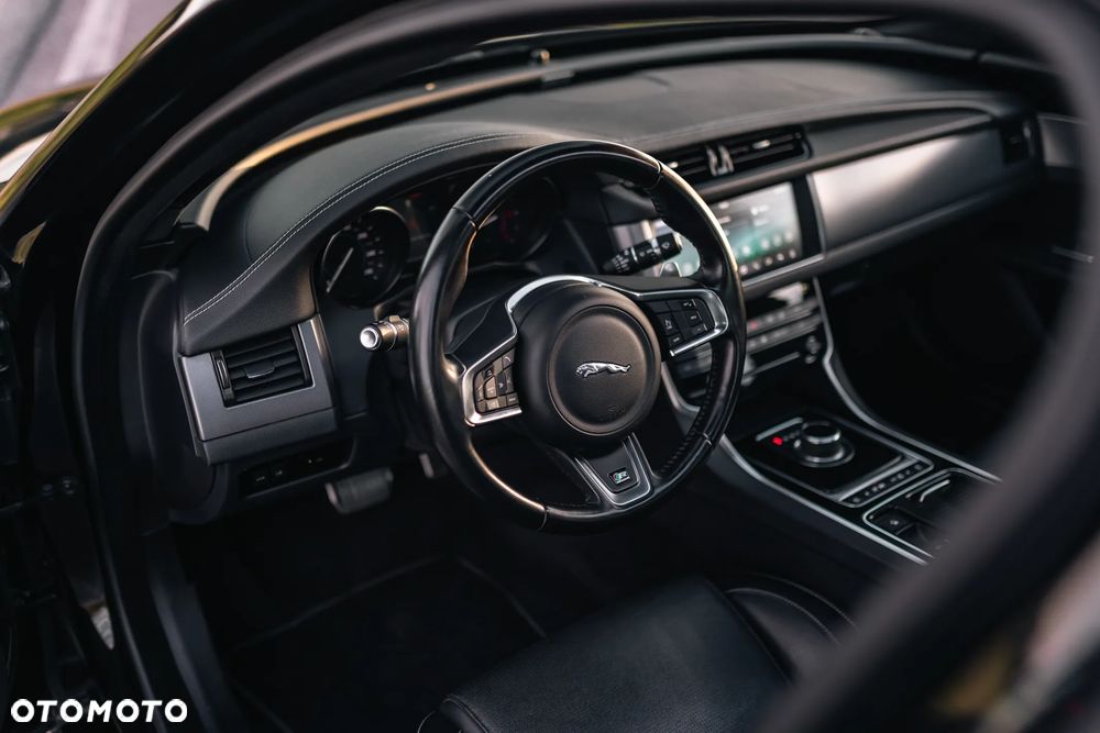 Jaguar XF E-Performance R-Sport - 7