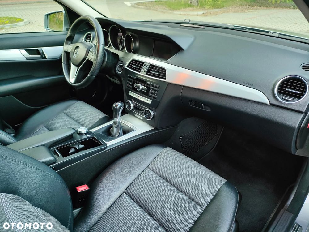Mercedes-Benz Klasa C 180 CGI BlueEFFICIENCY Avantgarde - 8